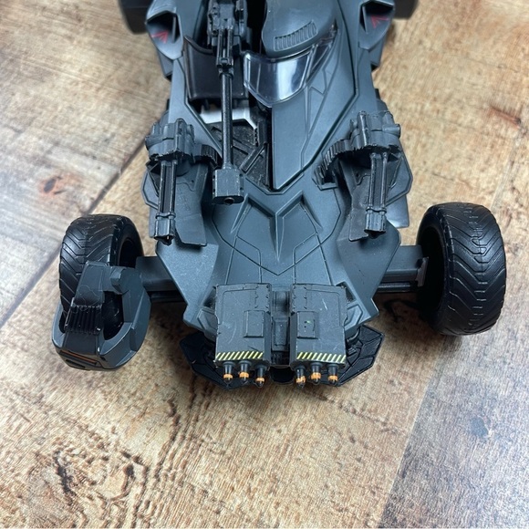 DC Batman Batmobile Justice League Collector Toy Car Metal Die Cast Scale 1/24 - Picture 5 of 8